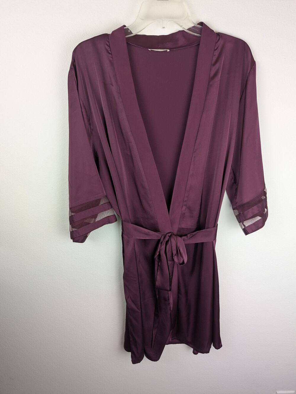 EkqouaerWmns robe poly charmeuse satin sz XL attached belt inside tie Bust to 46